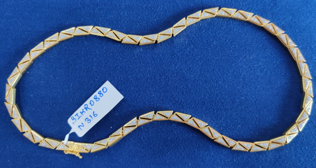The Sankakkei Necklace