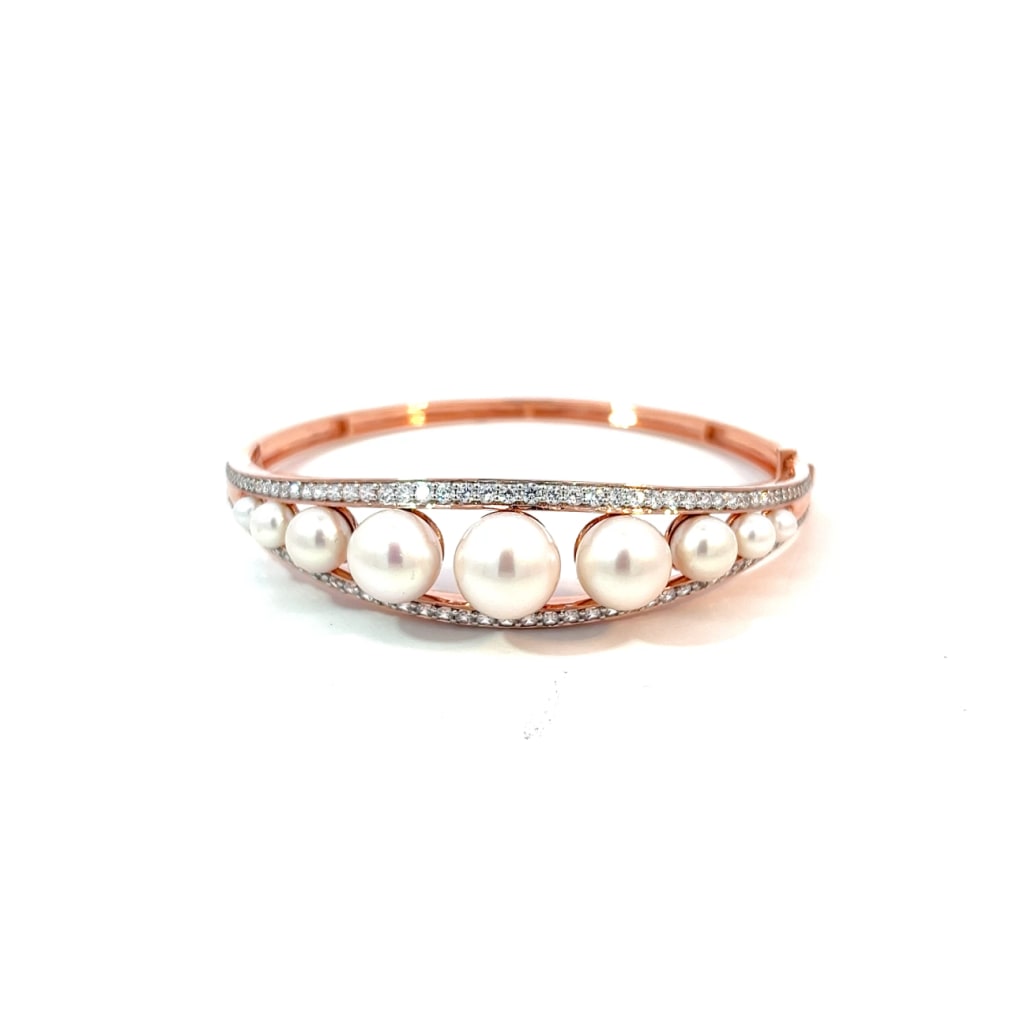 The Lovarl Oval Bangle