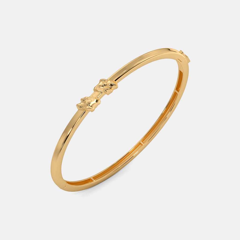 The Zyvariel Oval Bangle